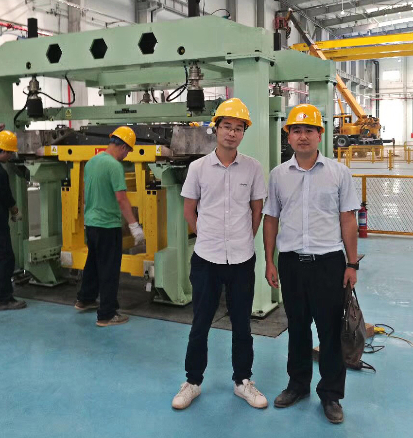 基準工業(yè)設計總監(jiān)劉坤、基準設計機構大區(qū)副總經(jīng)理劉開3.JPG
