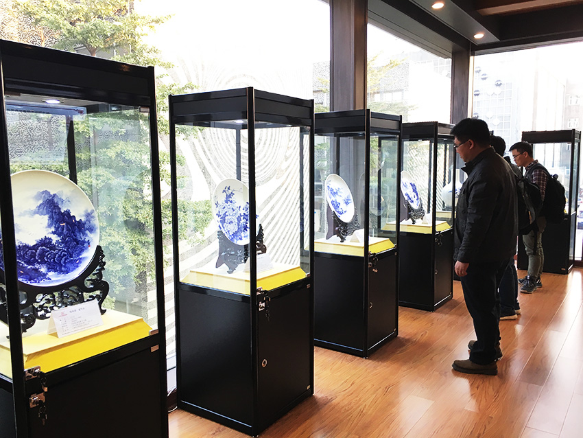 基準設計機構(佛山)的設計師參觀南粵書畫院1.jpg 基準設計機構(佛山)的設計師參觀南粵書畫院1.jpg