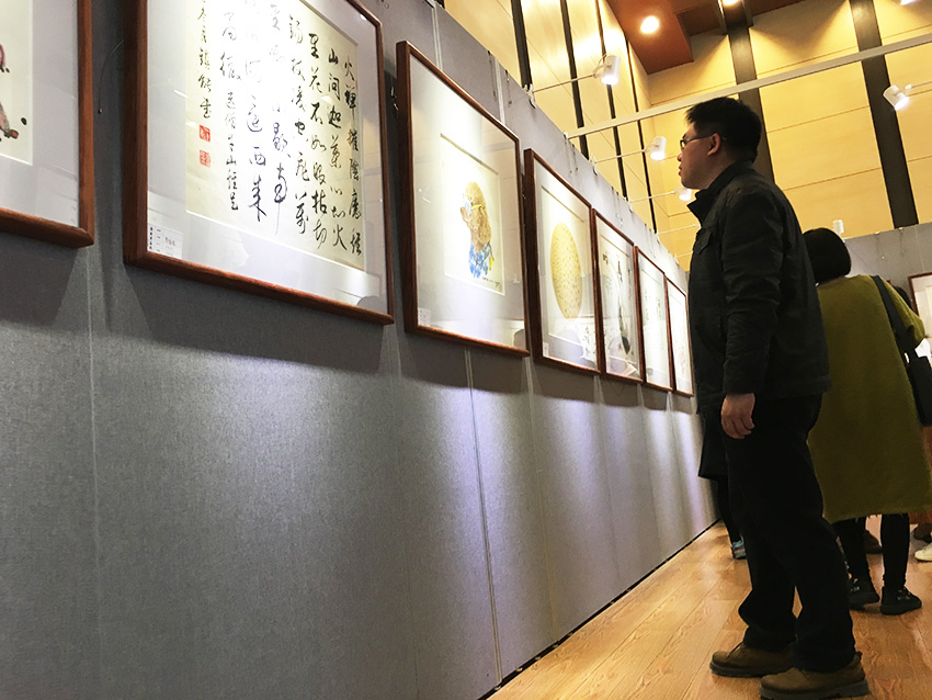 基準設計機構(佛山)的設計師參觀南粵書畫院3.jpg 基準設計機構(佛山)的設計師參觀南粵書畫院3.jpg