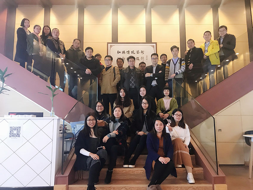 翼聯合戰略聯盟的部份小伙伴們在南粵書畫院拍照留念5.jpg 翼聯合戰略聯盟的部份小伙伴們在南粵書畫院拍照留念5.jpg